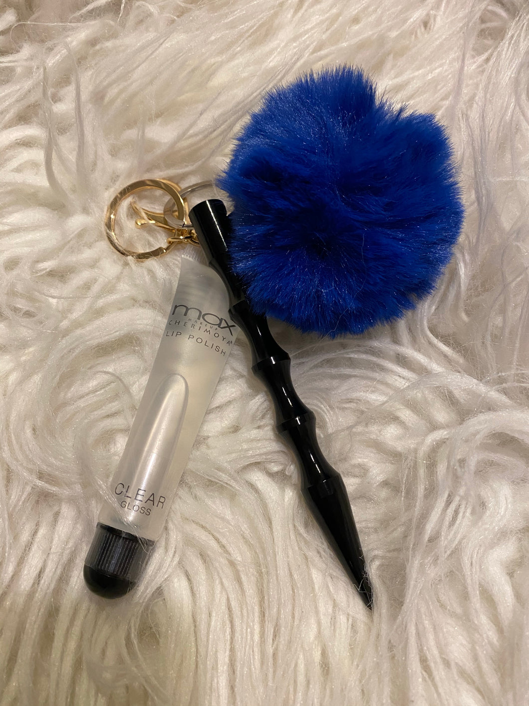 DEFENSIVE KEYCHAIN WITH BLUE FUR BALL